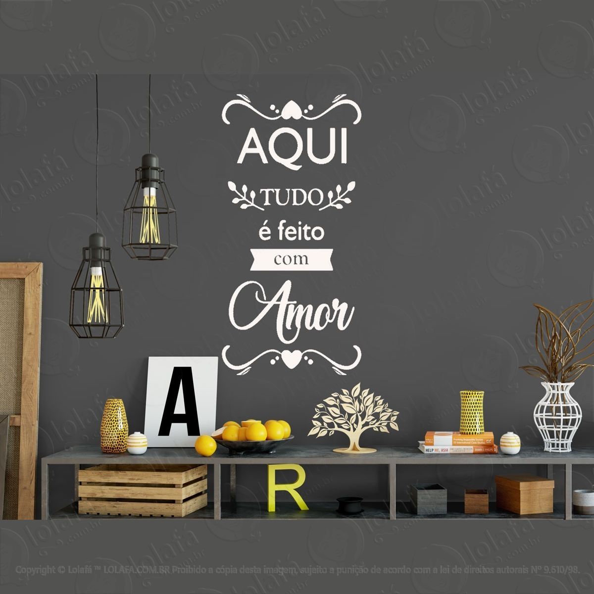 adesivo decorativo frase aqui tudo É feito com amor mod:1097